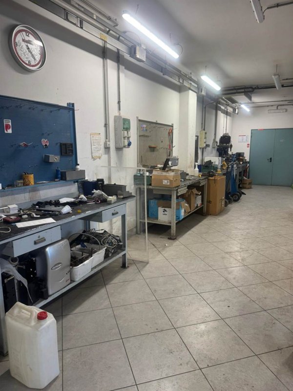 locale di sgombero in vendita ad Agliana