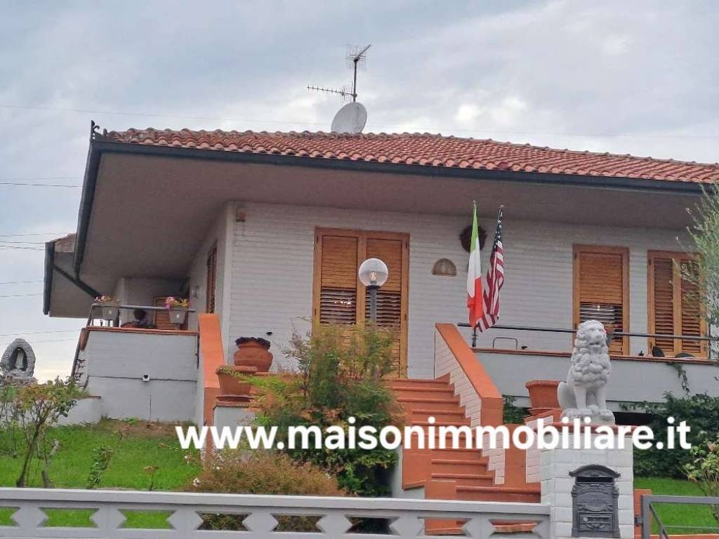 casa indipendente in vendita ad Agliana