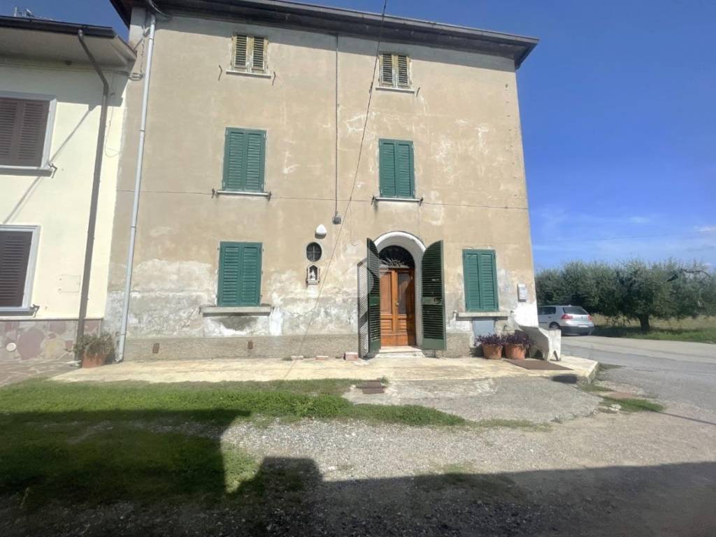 casa indipendente in vendita ad Agliana in zona Ponte dei Bini