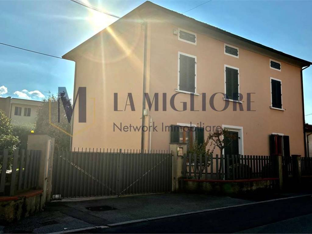 casa indipendente in vendita ad Agliana in zona San Michele