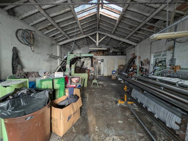 locale commerciale in vendita ad Agliana in zona Ferruccia