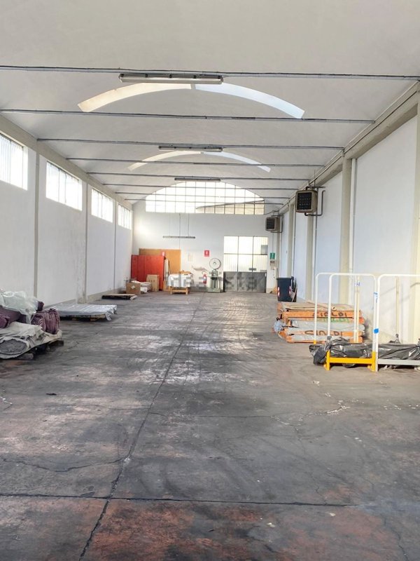 capannone in vendita ad Agliana