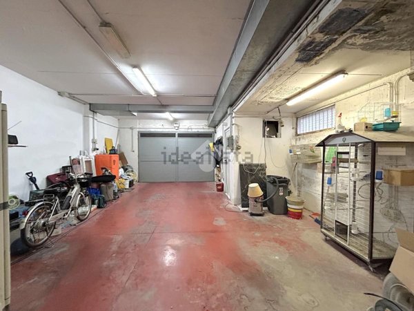 locale di sgombero in vendita ad Agliana