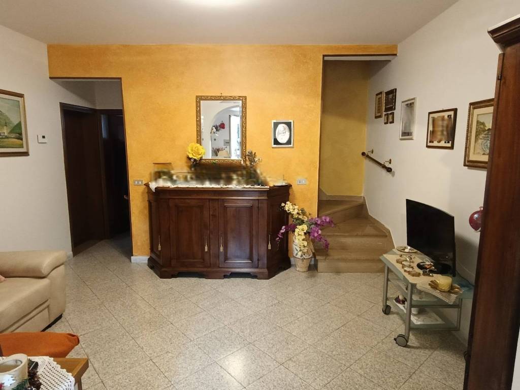 casa indipendente in vendita ad Agliana in zona San Niccolò