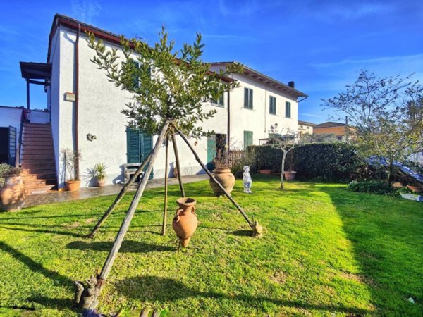 casa indipendente in vendita ad Agliana in zona Ponte dei Bini