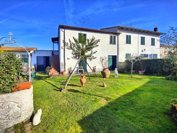 casa indipendente in vendita ad Agliana in zona Ponte dei Bini