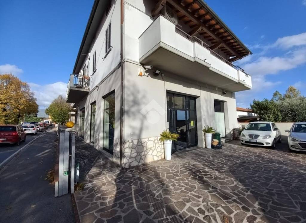 negozio in vendita ad Agliana