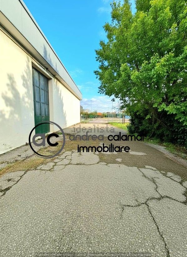 capannone in vendita ad Agliana