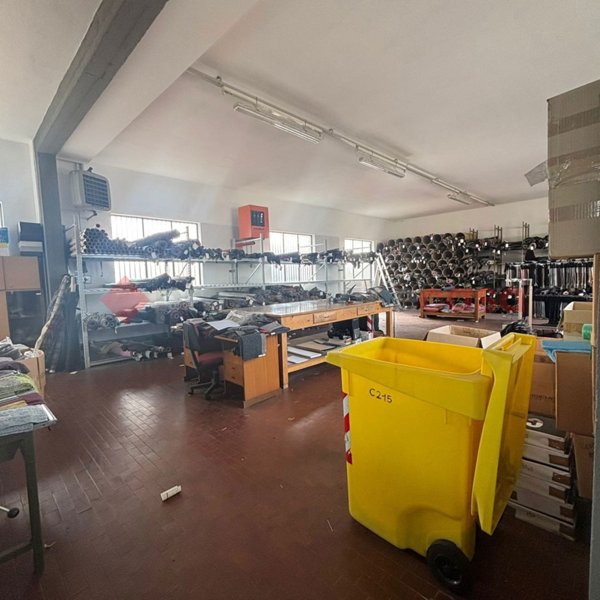 negozio in vendita ad Agliana