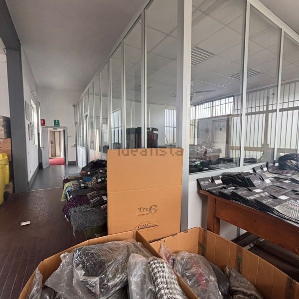 negozio in vendita ad Agliana