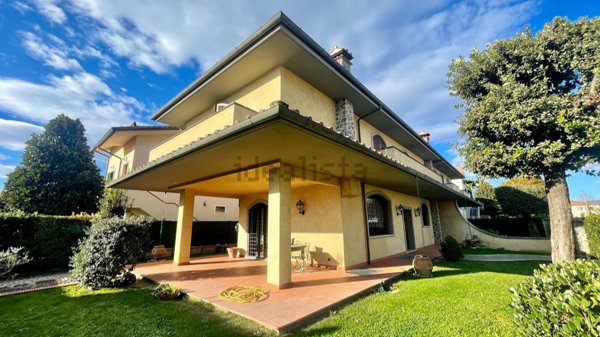 casa indipendente in vendita ad Agliana