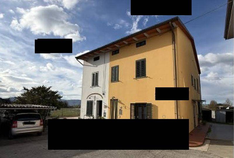 casa indipendente in vendita ad Agliana in zona Ferruccia