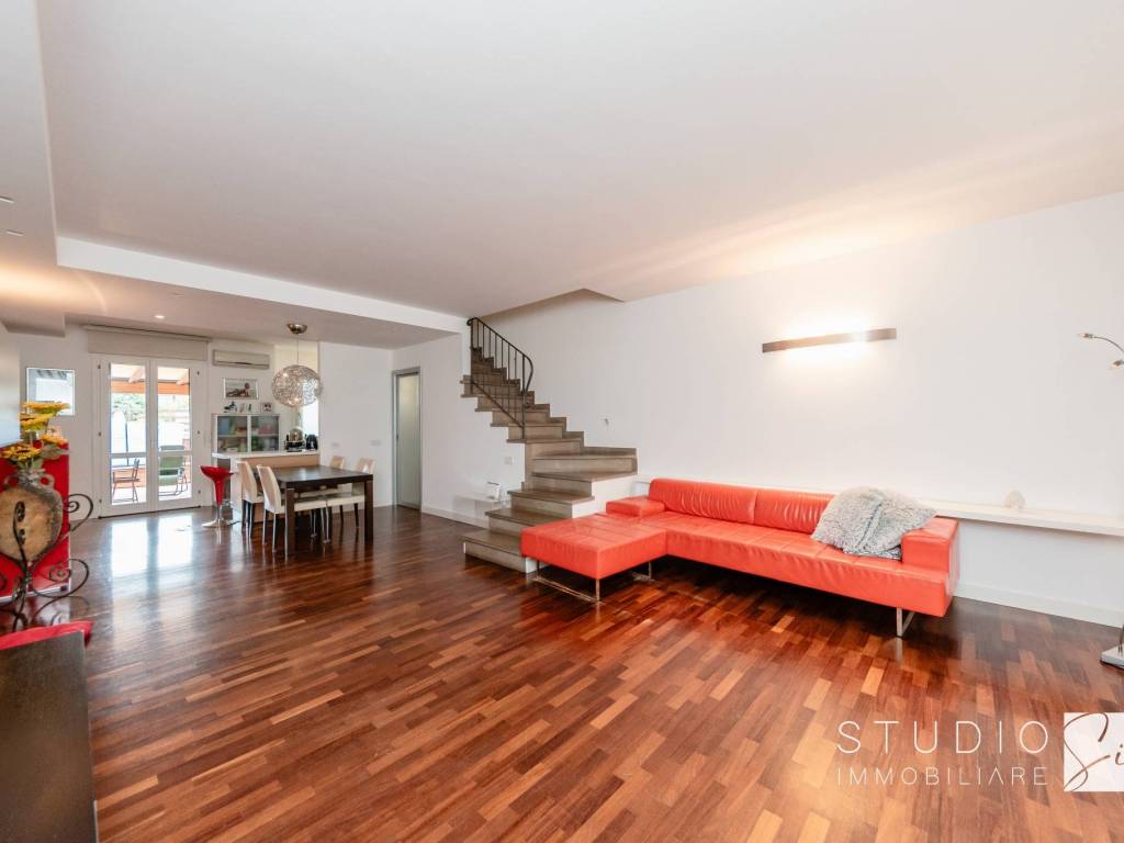 casa indipendente in vendita ad Agliana in zona Spedalino