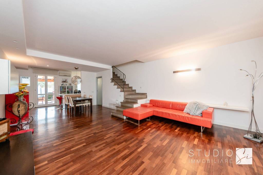 casa indipendente in vendita ad Agliana in zona Spedalino