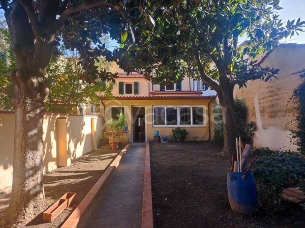 casa indipendente in vendita ad Agliana in zona San Niccolò