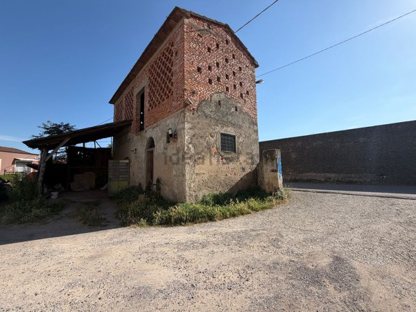quadrivano in vendita ad Agliana in zona Ferruccia