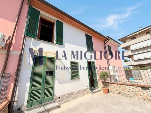 casa indipendente in vendita ad Agliana in zona Spedalino