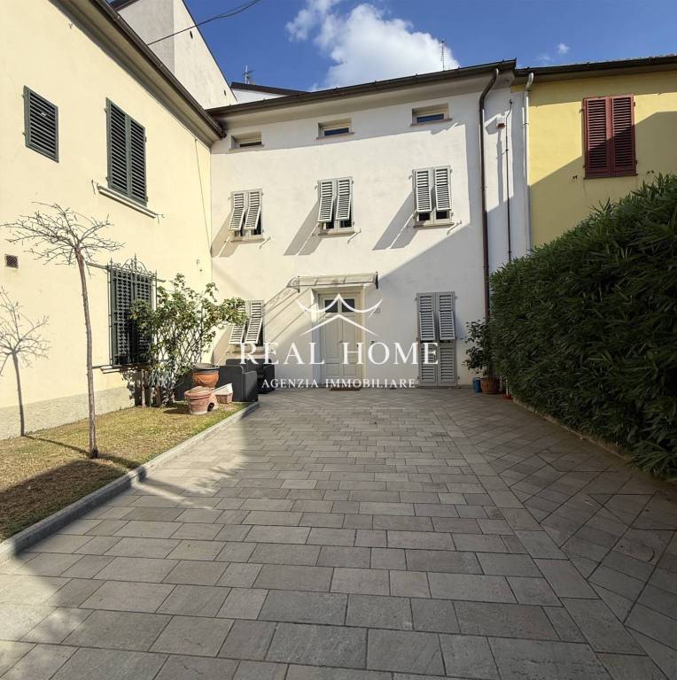 casa indipendente in vendita ad Agliana in zona San Niccolò
