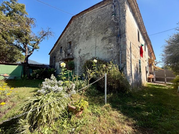casale in vendita ad Agliana in zona Spedalino