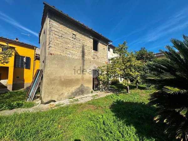 casa indipendente in vendita ad Agliana in zona San Niccolò