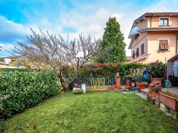 casa indipendente in vendita a Buggiano in zona Borgo a Buggiano