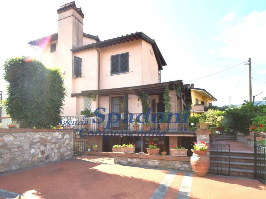 casa indipendente in vendita a Buggiano in zona Borgo a Buggiano