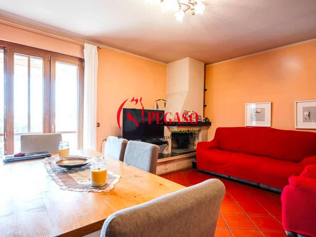 casa indipendente in vendita a Buggiano in zona Borgo a Buggiano