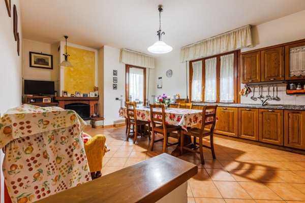 casa indipendente in vendita a Buggiano in zona Borgo a Buggiano