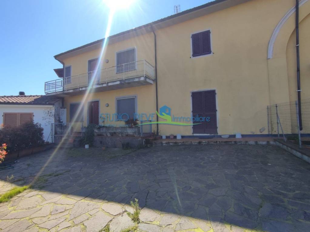 casa indipendente in vendita a Buggiano in zona Santa Maria