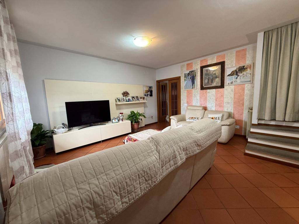 casa indipendente in vendita a Buggiano in zona Borgo a Buggiano