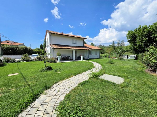 casa indipendente in vendita a Buggiano in zona Borgo a Buggiano