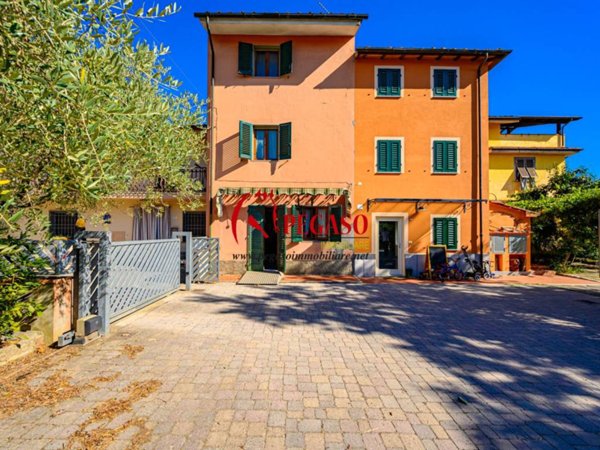 casa indipendente in vendita a Buggiano in zona Borgo a Buggiano