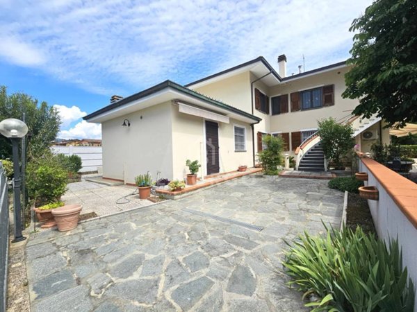 casa indipendente in vendita a Buggiano