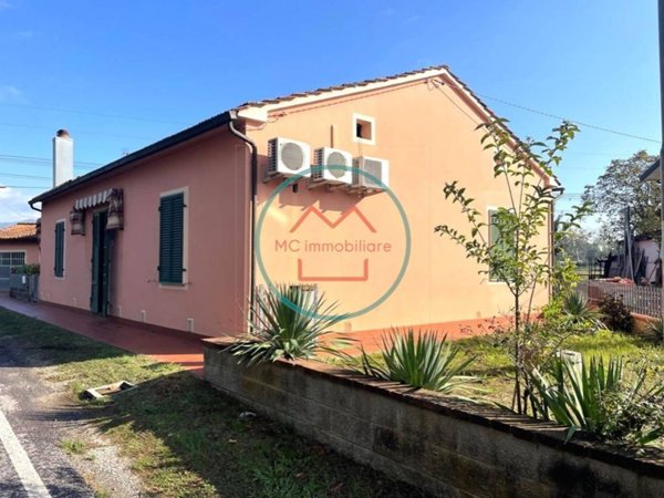 casa indipendente in vendita a Buggiano in zona Borgo a Buggiano