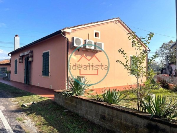 casa indipendente in vendita a Buggiano in zona Borgo a Buggiano