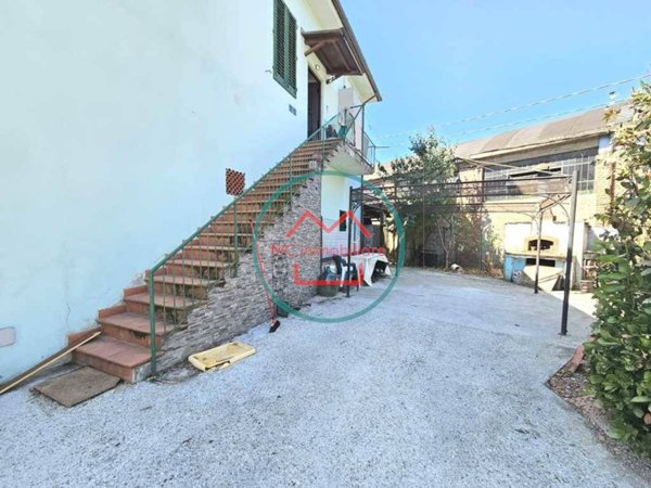 casa indipendente in vendita a Buggiano in zona Borgo a Buggiano