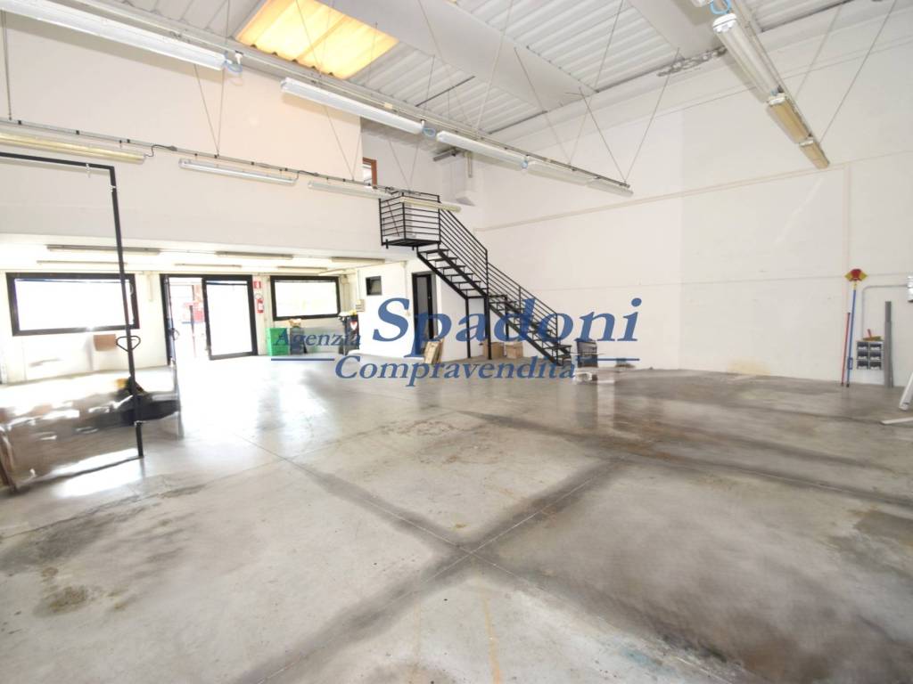 locale commerciale in vendita a Buggiano in zona Borgo a Buggiano