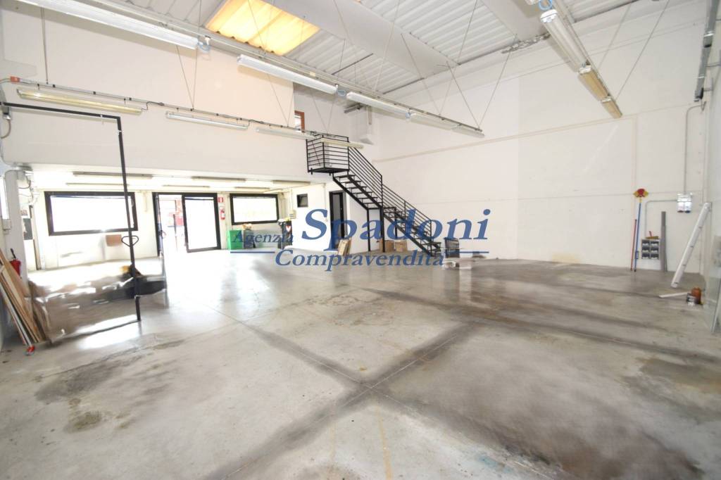 locale commerciale in vendita a Buggiano