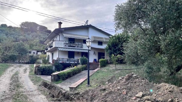 casa indipendente in vendita a Buggiano