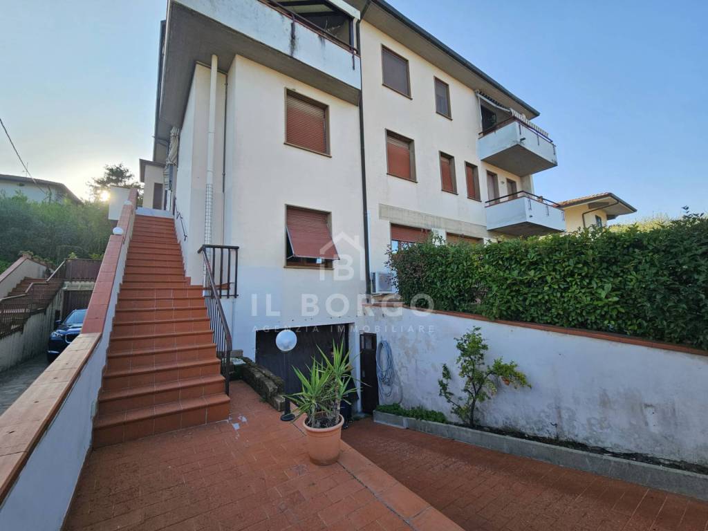 casa indipendente in vendita a Buggiano in zona Borgo a Buggiano