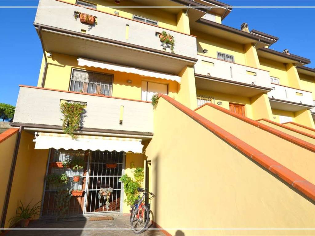 casa indipendente in vendita a Buggiano in zona Borgo a Buggiano