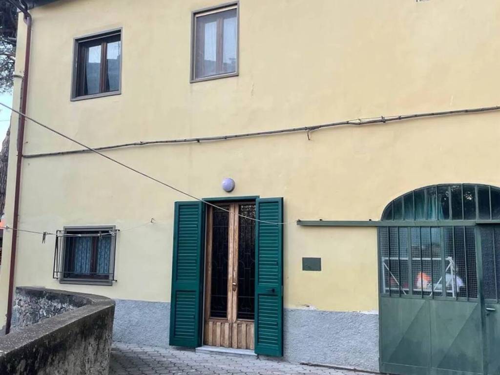 casa indipendente in vendita a Buggiano in zona Borgo a Buggiano