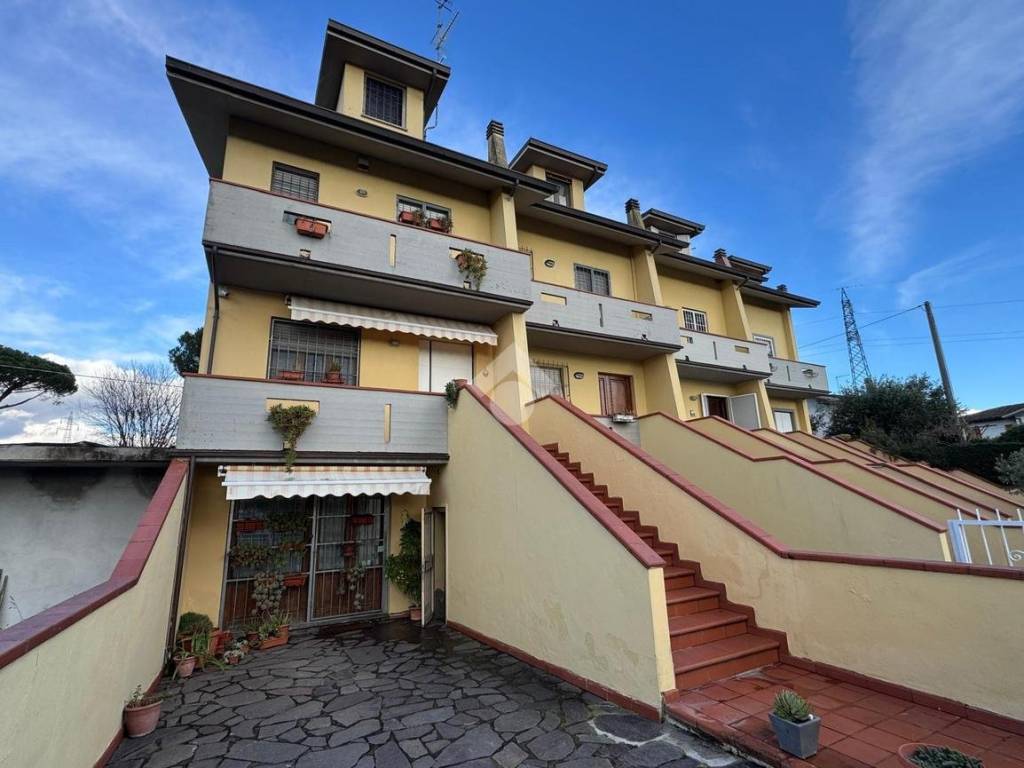 casa indipendente in vendita a Buggiano in zona Borgo a Buggiano