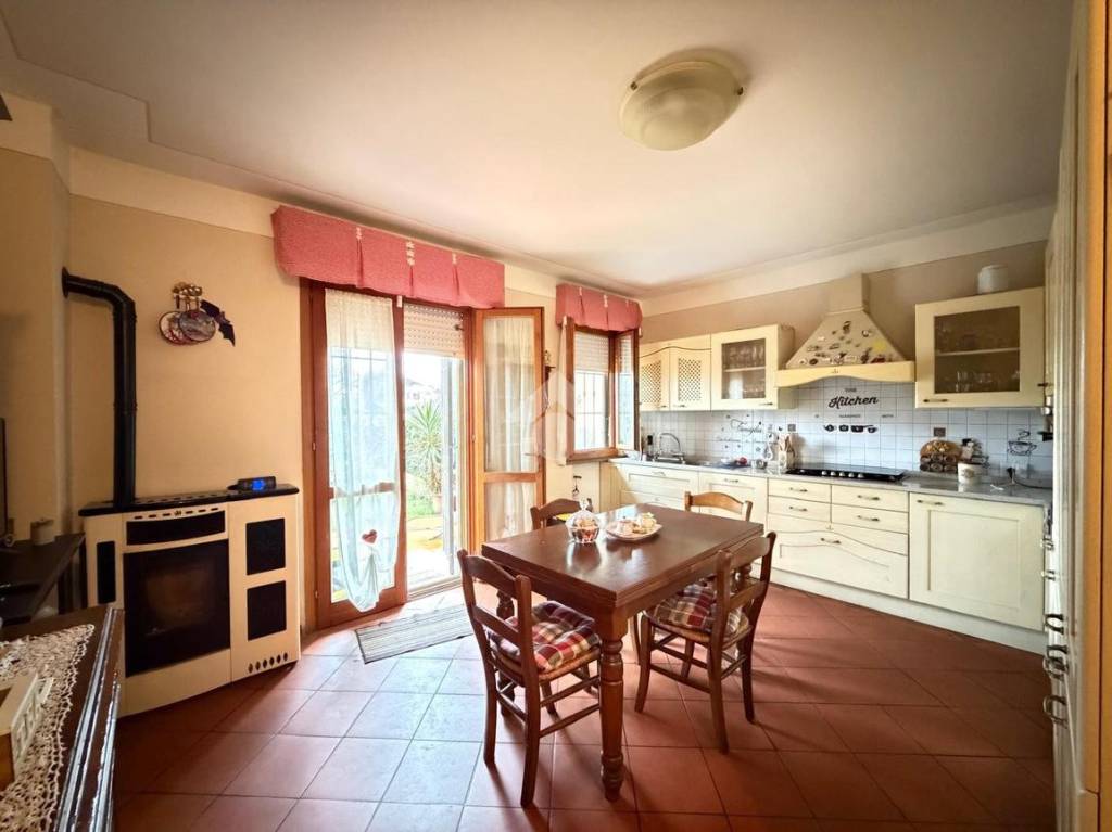 casa indipendente in vendita a Buggiano in zona Borgo a Buggiano