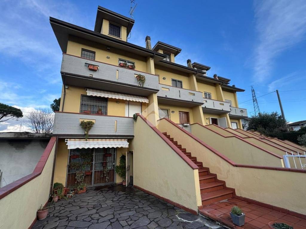 casa indipendente in vendita a Buggiano in zona Borgo a Buggiano