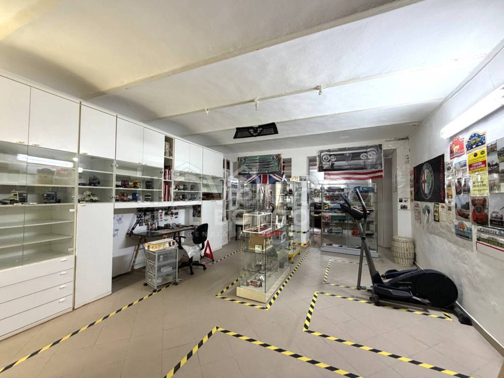 locale commerciale in vendita a Buggiano in zona Borgo a Buggiano