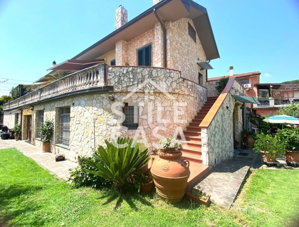 casa indipendente in vendita a Buggiano in zona Santa Maria