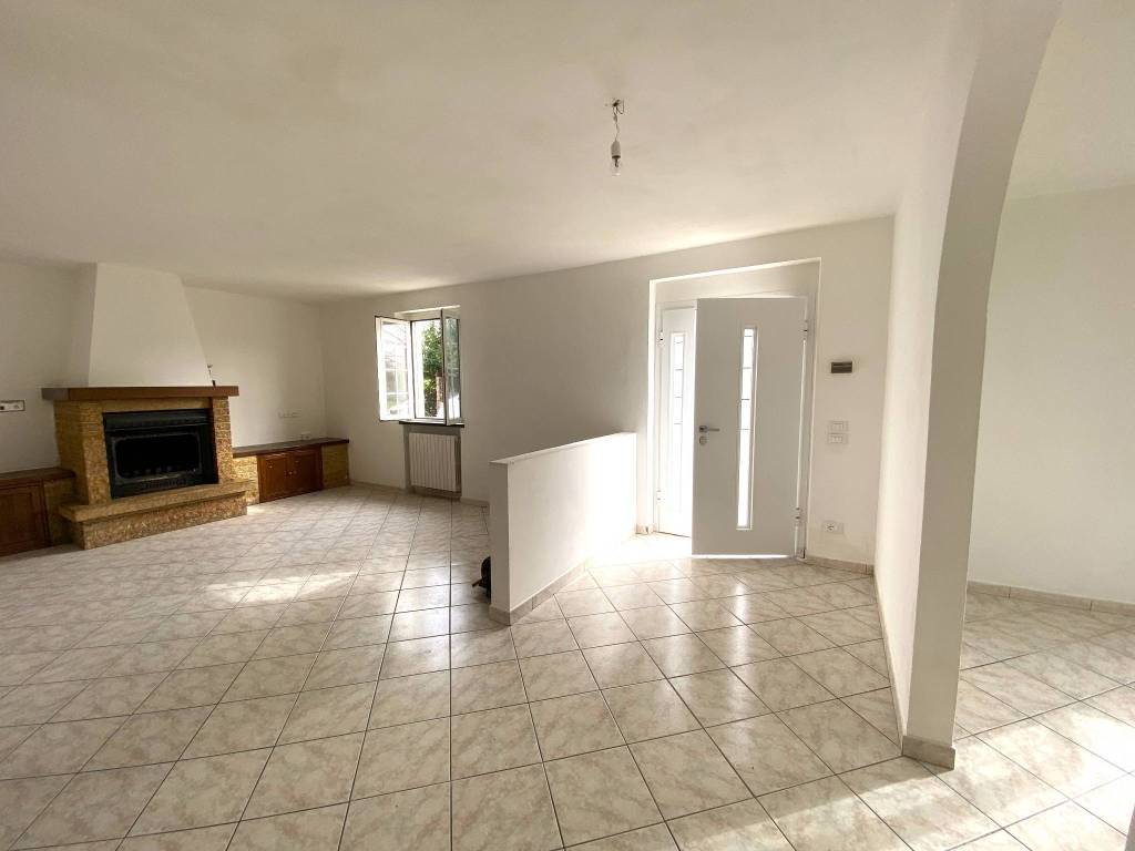 casa indipendente in vendita a Buggiano in zona Borgo a Buggiano