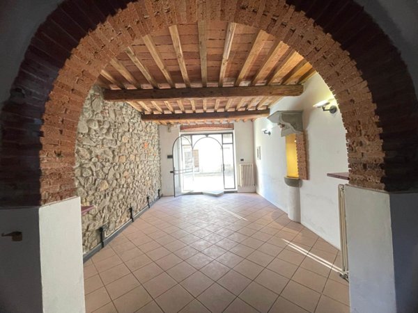 locale commerciale in vendita a Buggiano in zona Borgo a Buggiano