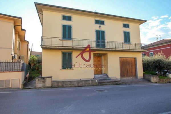 casa indipendente in vendita a Lamporecchio